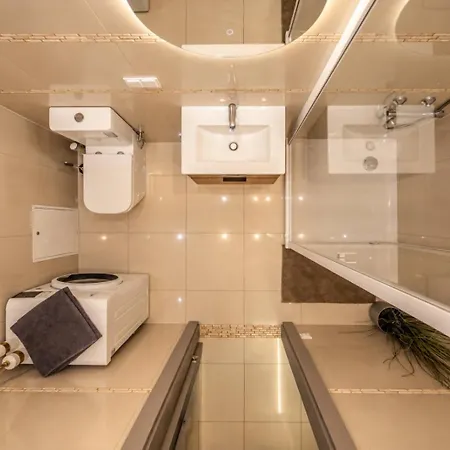 Apartment Simkaus Abstrakcija Center Free Parking & Self Check In Klaipėda