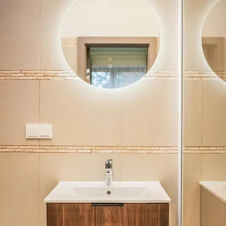 Apartment Simkaus Abstrakcija Center Free Parking & Self Check In Klaipėda